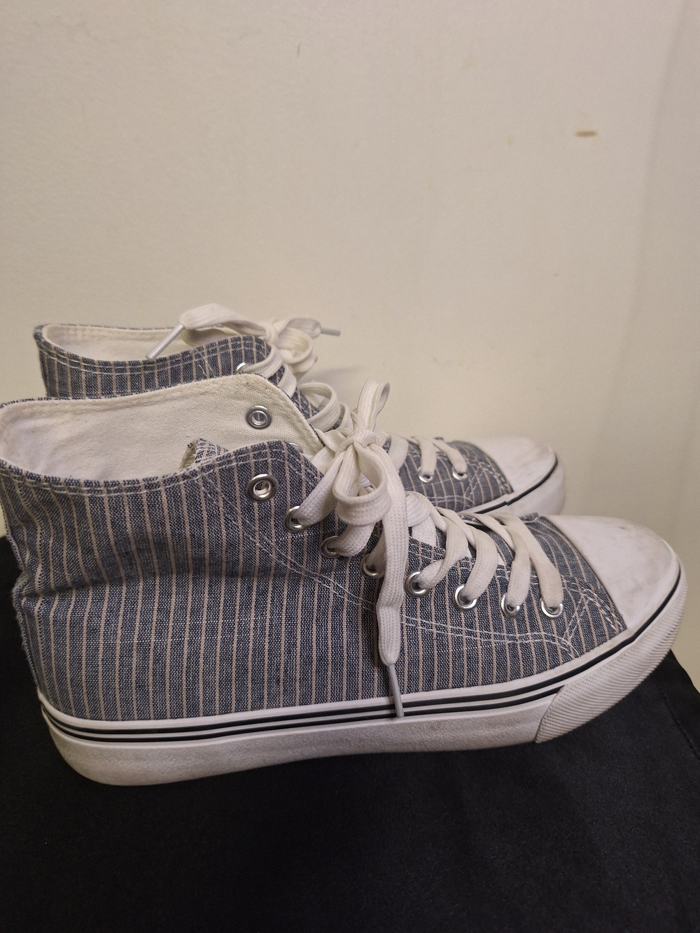 Women’s High-Top Stripe Canvas Sneakers - White & Blue Size 8